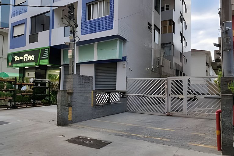 Moderno Apto no Gonzaga a UMA quadra da Praia