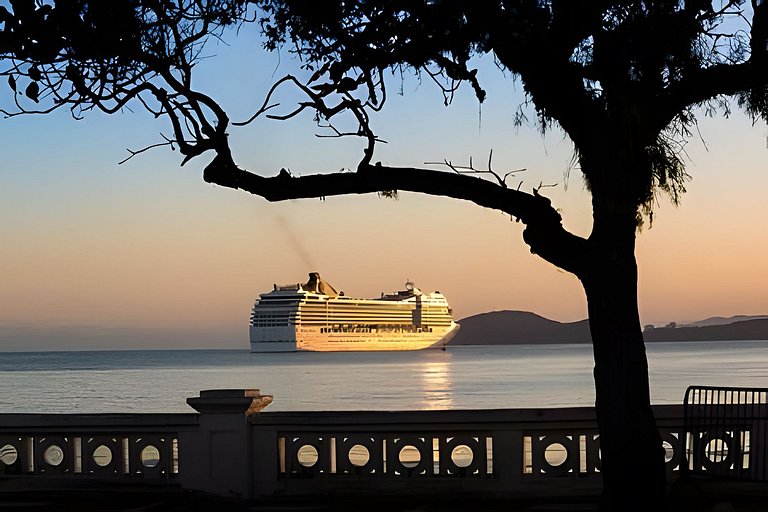 Moderno Apto no Gonzaga a UMA quadra da Praia