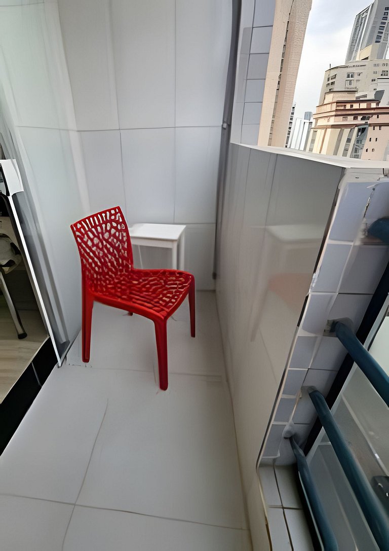 Belo Apto no Gonzaga - uma quadra da praia