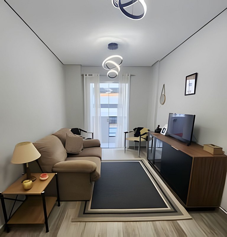 Belo Apto no Gonzaga - uma quadra da praia