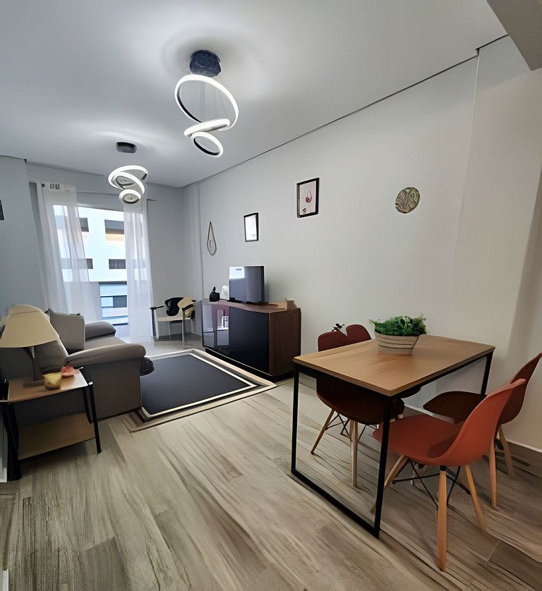 Belo Apto no Gonzaga - uma quadra da praia