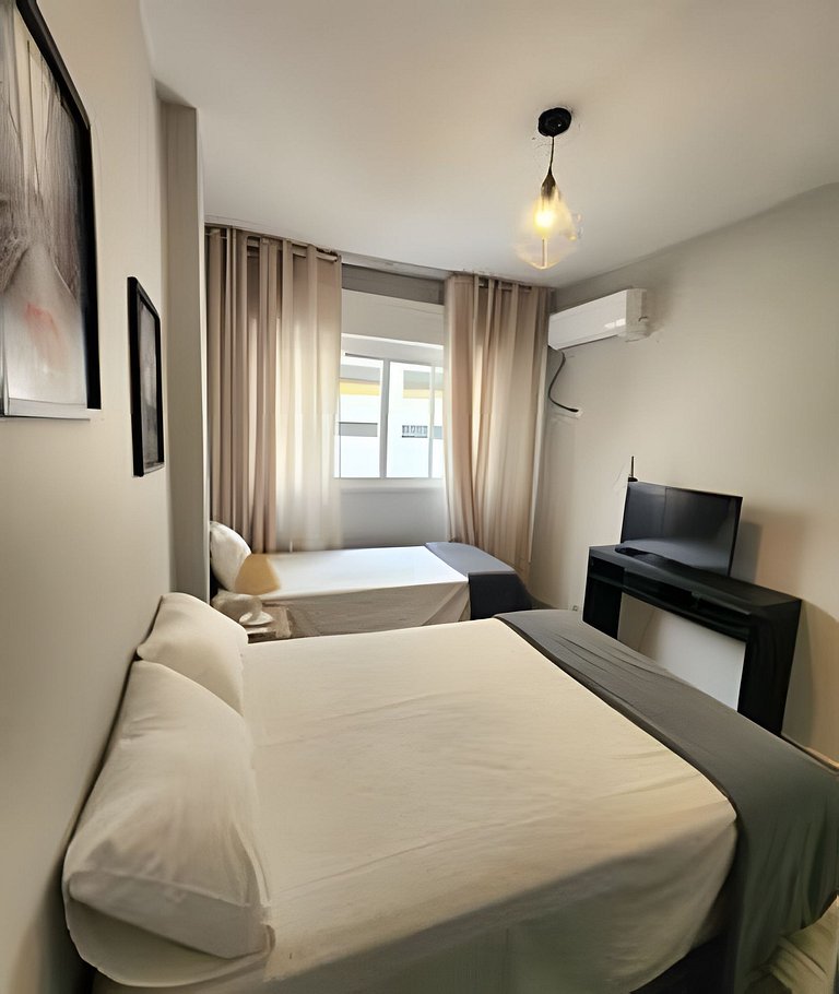 Belo Apto no Gonzaga - uma quadra da praia