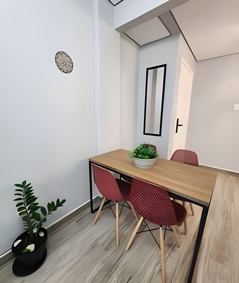 Belo Apto no Gonzaga - uma quadra da praia