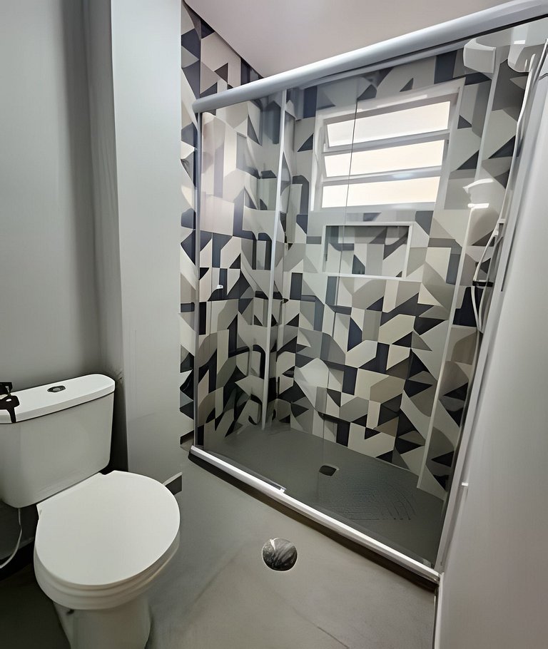 Belo Apto no Gonzaga - uma quadra da praia