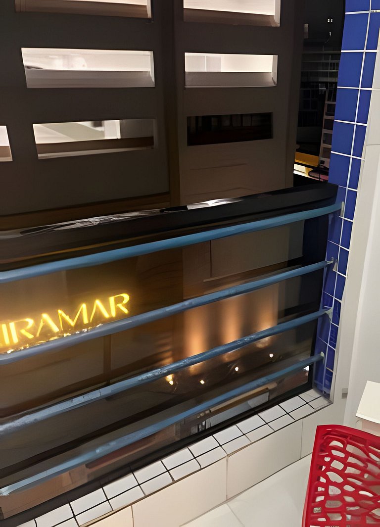 Belo Apto no Gonzaga - uma quadra da praia