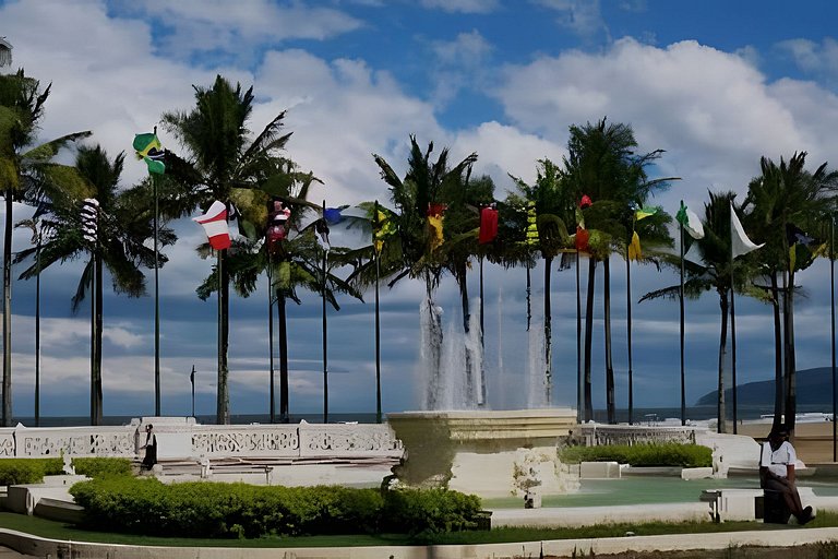 Belo Apto no Gonzaga - uma quadra da praia