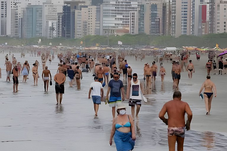 Belo Apto no Gonzaga - uma quadra da praia