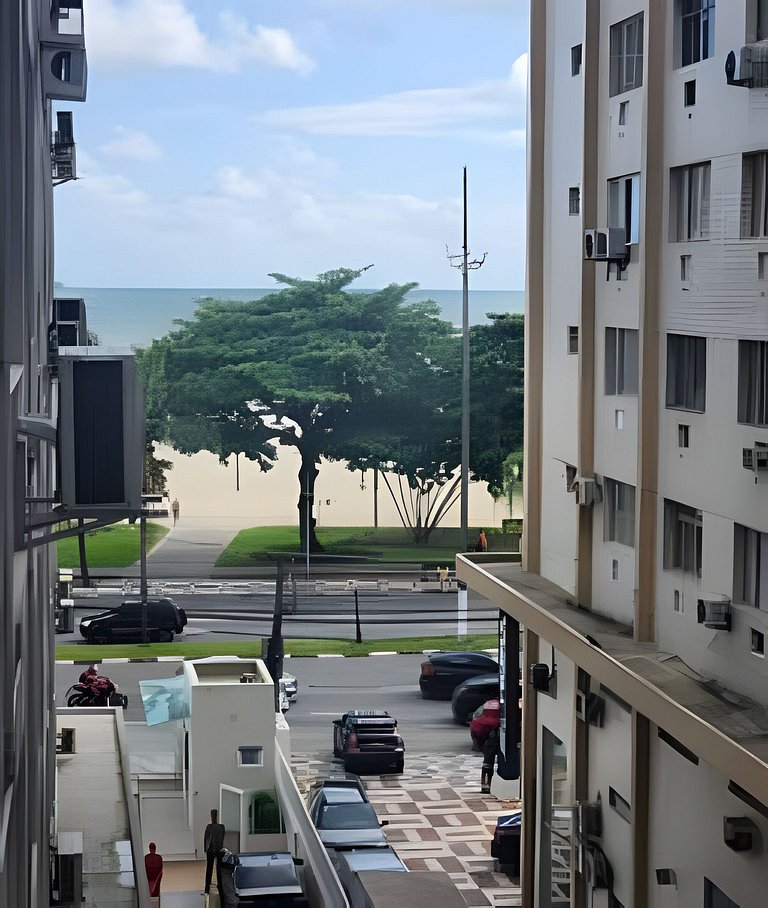 Apto em frente à Praia do Gonzaga - 2 quartos para 6 pessoas