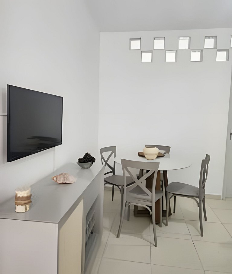 Apto em frente à Praia do Gonzaga - 2 quartos para 6 pessoas