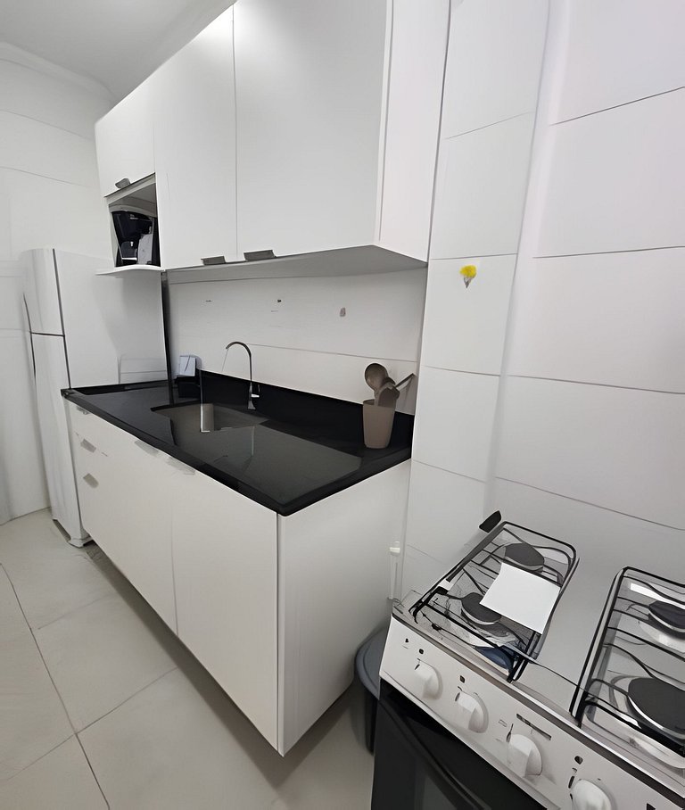 Apto em frente à Praia do Gonzaga - 2 quartos para 6 pessoas