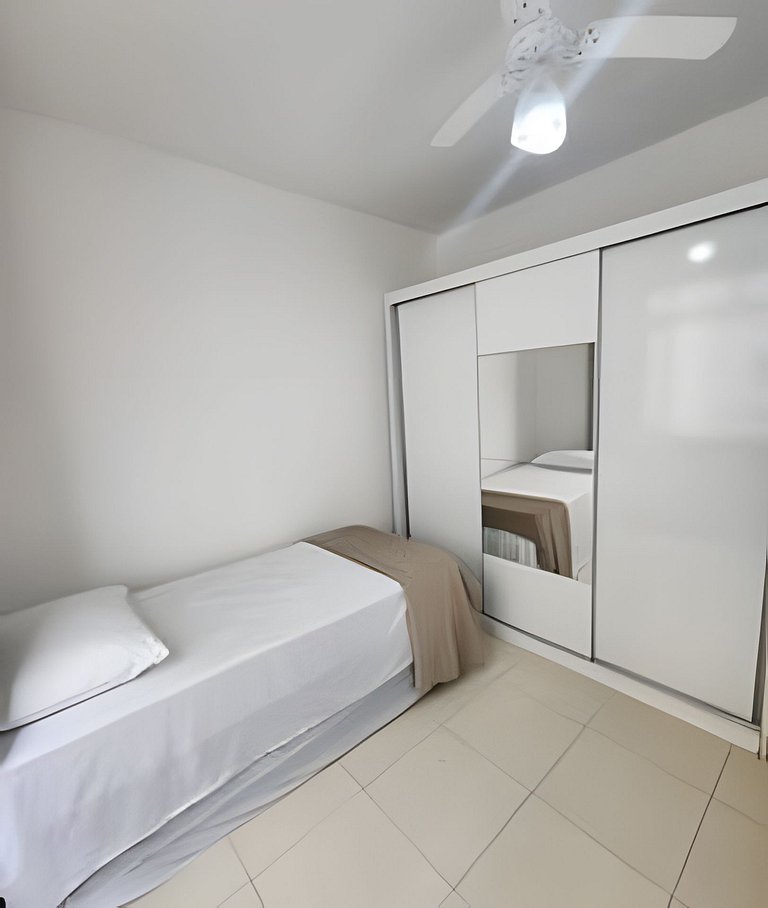 Apto em frente à Praia do Gonzaga - 2 quartos para 6 pessoas