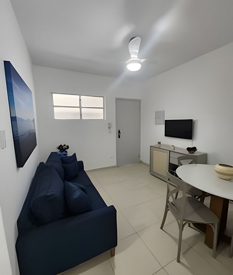 Apto em frente à Praia do Gonzaga - 2 quartos para 6 pessoas