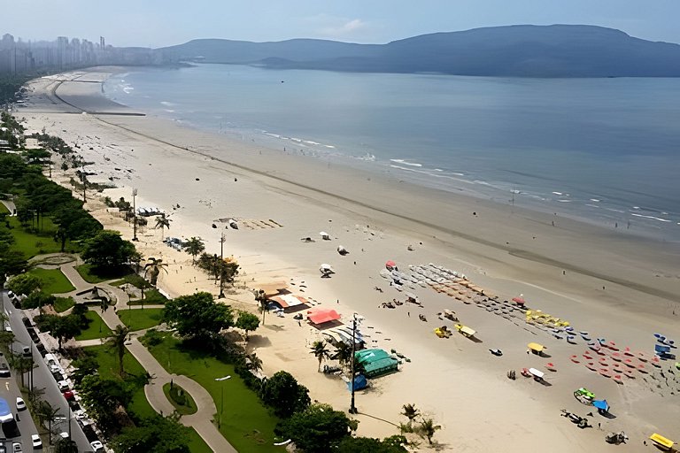Apto em frente à Praia do Gonzaga - 2 quartos para 6 pessoas