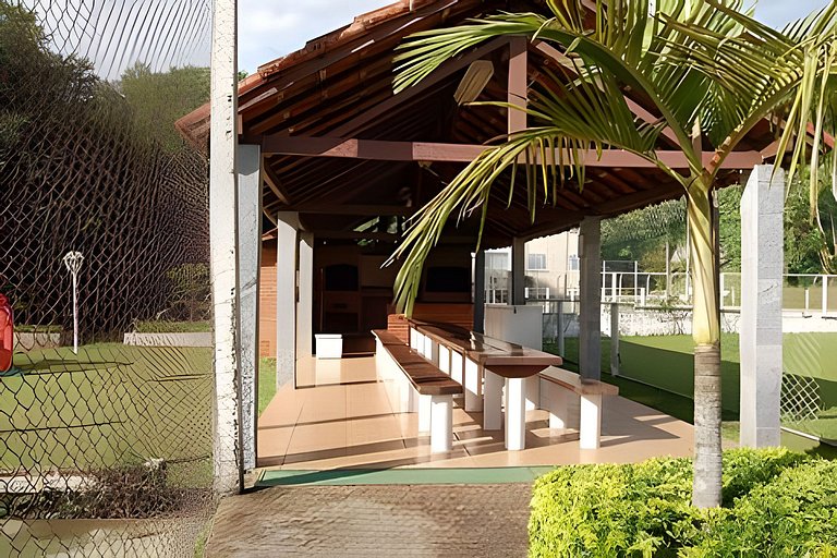 Confortável Flat Cavalinho Branco com lazer em Águas Lindóia