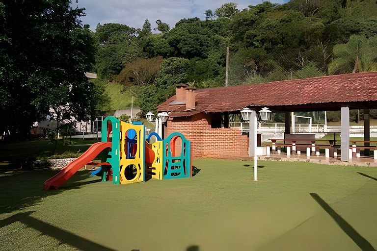 Confortável Flat Cavalinho Branco com lazer em Águas Lindóia