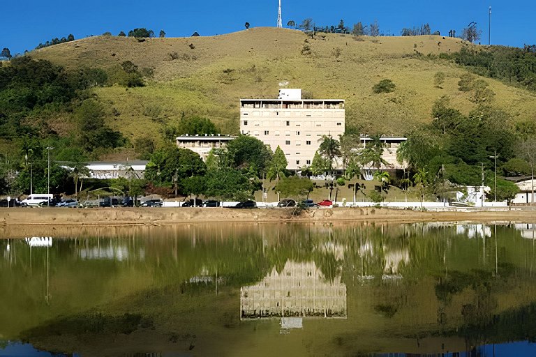 Confortável Flat Cavalinho Branco com lazer em Águas Lindóia