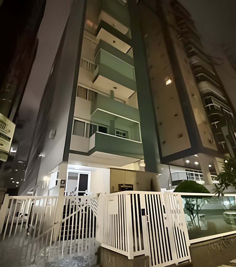 Apto no Embaré a poucos passos da praia – Santos