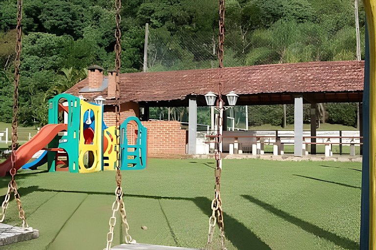 Flat Cavalinho Branco com varanda e lazer – Águas de Lindóia