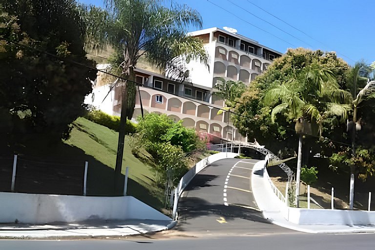 Flat Cavalinho Branco com varanda e lazer – Águas de Lindóia