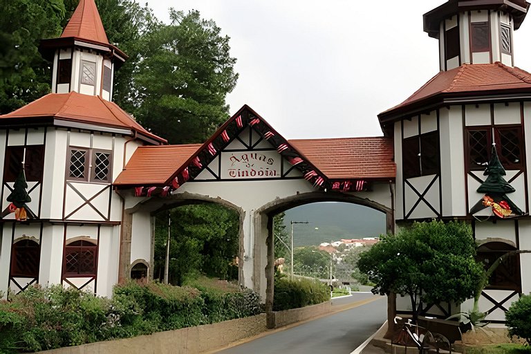 Flat Cavalinho Branco com vista para lago – Águas de Lindóia