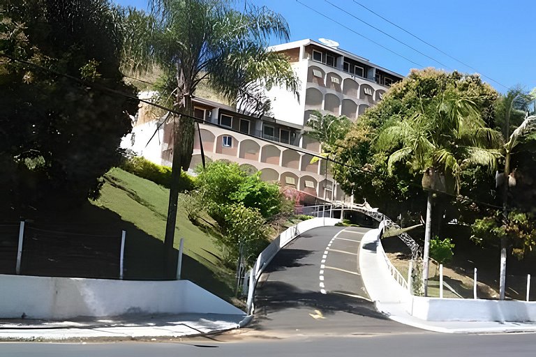 Flat Cavalinho Branco com vista para lago – Águas de Lindóia