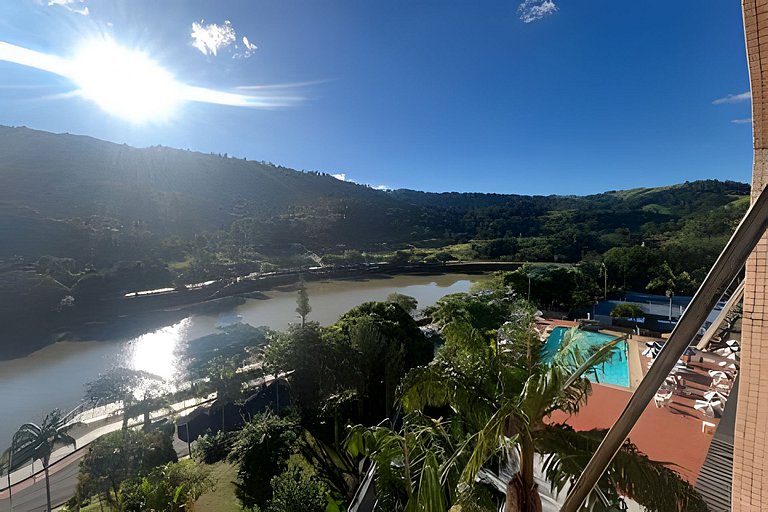 Flat Cavalinho Branco com vista para lago – Águas de Lindóia