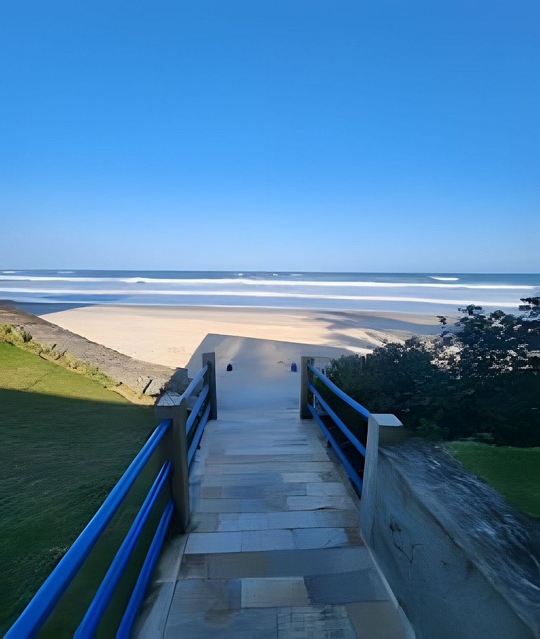 Apto Pé na Areia com Piscina – Centro Itanhaém