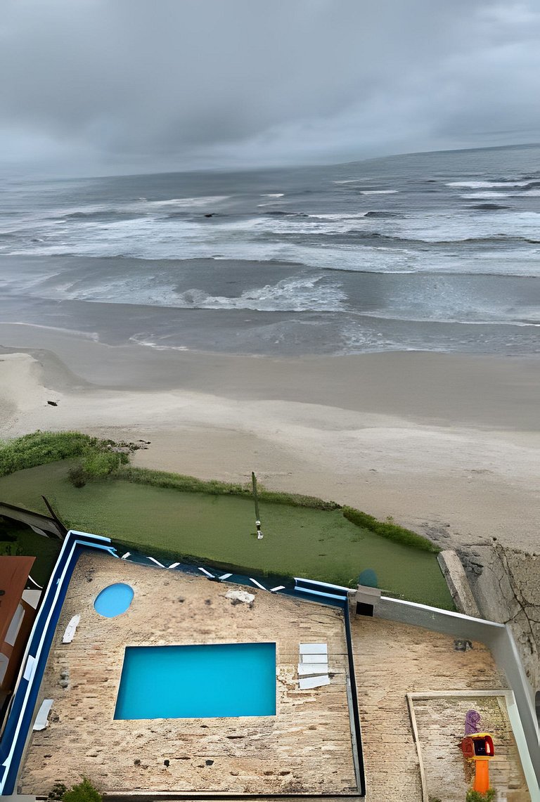 Apto Pé na Areia com Piscina – Centro Itanhaém