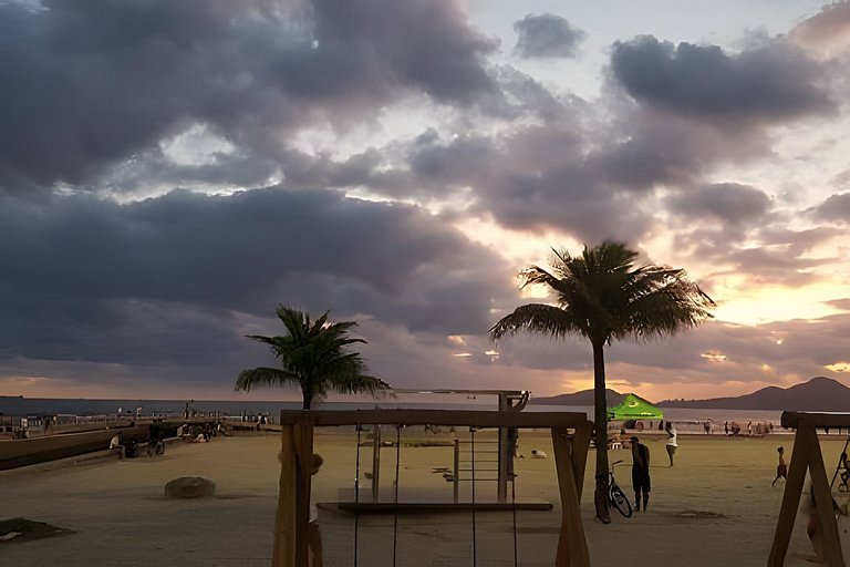 Apto a metros da praia – Boqueirão – Santos